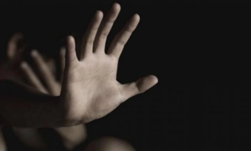 Μοσχάτο: Σοκαριστικές μαρτυρίες για τον καθηγητή που παρενοχλούσε μαθήτριες–«Βγάλε τη μπλούζα σου και ξάπλωσε στο θρανίο»